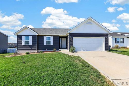 831 Warrior Ridge Dr, Warrenton, MO, 63383-2387 | Card Image