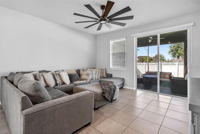 Glass sliders to the screened lanai. | Image 13