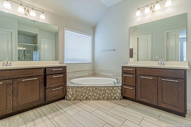 1239 Yaupon Loop, House other with 4 bedrooms, 3 bathrooms and null parking in New Braunfels TX | Image 20