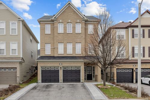 215 Huntsville Dr, Kanata, ON, K2T0C7 | Card Image