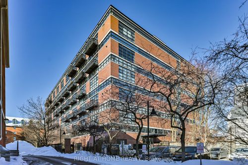 315-90 Sumach Street, Toronto, ON, M5A3J9 | Card Image