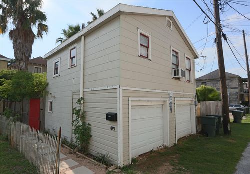 rear-1404 26th St, Galveston, TX, 77550-4550 | Card Image