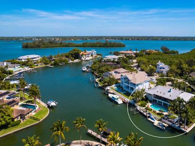 767 Tropical Circle, House other with 5 bedrooms, 5 bathrooms and null parking in Sarasota FL | Image 3