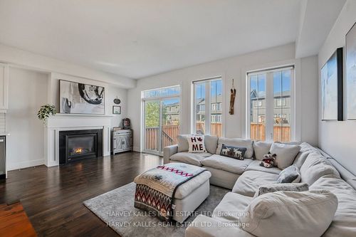 203 Yellow Birch Cres, Blue Mountains, ON, L9Y0Z3 | Card Image