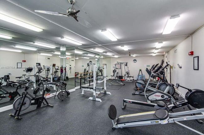 APT-605 - 2655 Collins Ave, Condo with 2 bedrooms, 2 bathrooms and null parking in Miami Beach FL | Image 22