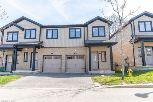 8-2621 Holbrook Dr, London, ON, N6M0G2 | Card Image