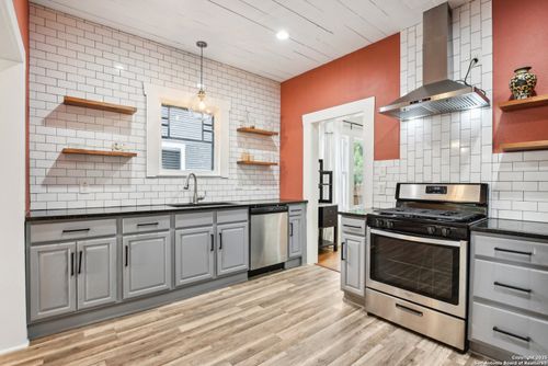 230 Glenwood Ct, San Antonio, TX, 78210-4024 | Card Image