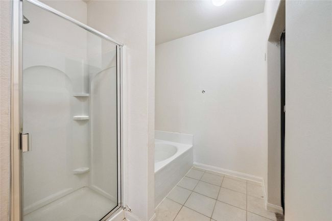 Primary Bathroom | Image 16