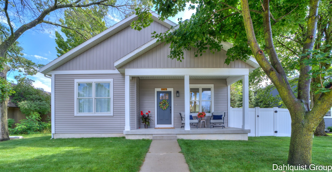 Ruddiman Dr, Muskegon, MI 49445