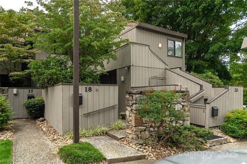 18 Lakemoor Ln, Hendersonville, NC, 28739-4059 | Card Image