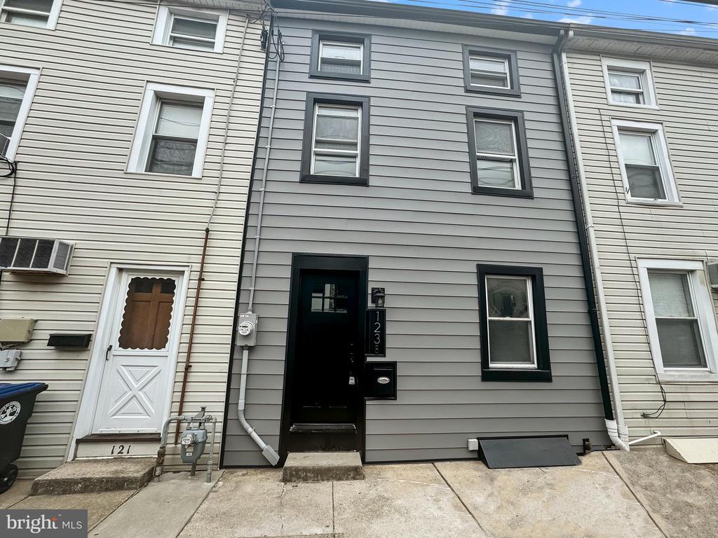 1st Ave, Conshohocken, PA 19428