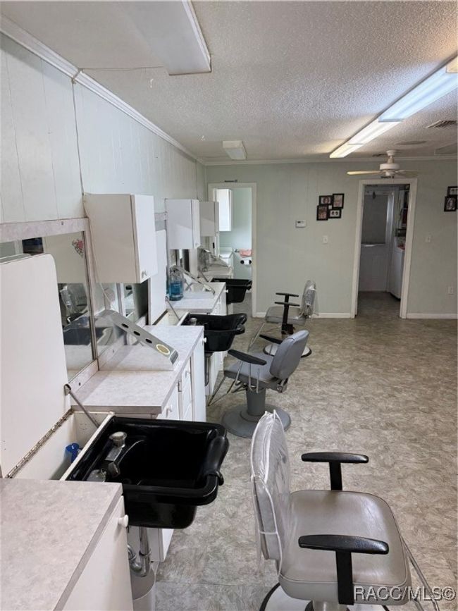 Each station with own sink | Image 11