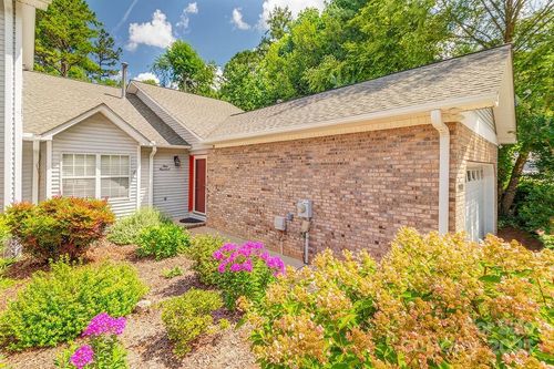 100 Thistle Knoll Ct, Asheville, NC, 28803-2014 | Card Image