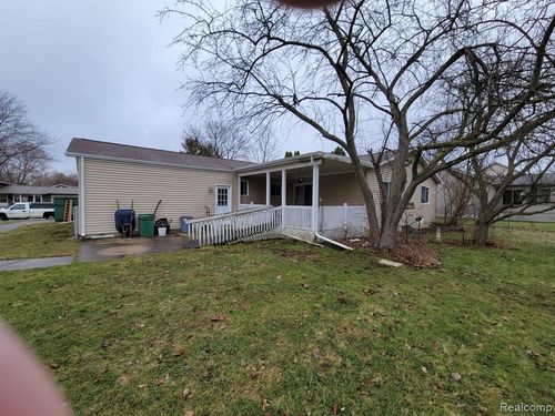 831 Meadow Dr, Davison, MI, 48423-1047 | Card Image