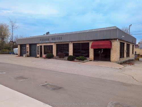 856 Queen St, Kincardine, ON, N2Z2Y2 | Card Image