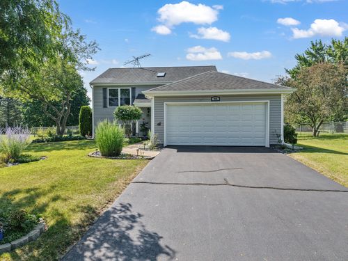 935 Revere Ln, Island Lake, IL, 60042-8302 | Card Image
