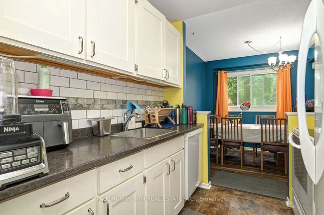 2092 Orient Park Dr, Condo with 3 bedrooms, 2 bathrooms and 1 parking in Gloucester ON | Image 7
