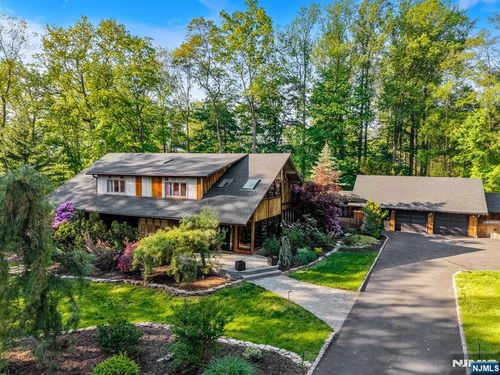 18 Lomas Ln, Montvale, NJ, 07645-1510 | Card Image