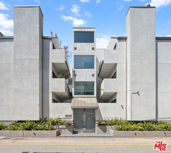 APT-201 - 5205 Ocean Front Walk, Condo with 2 bedrooms, 3 bathrooms and 2 parking in Marina del Rey CA | Image 4