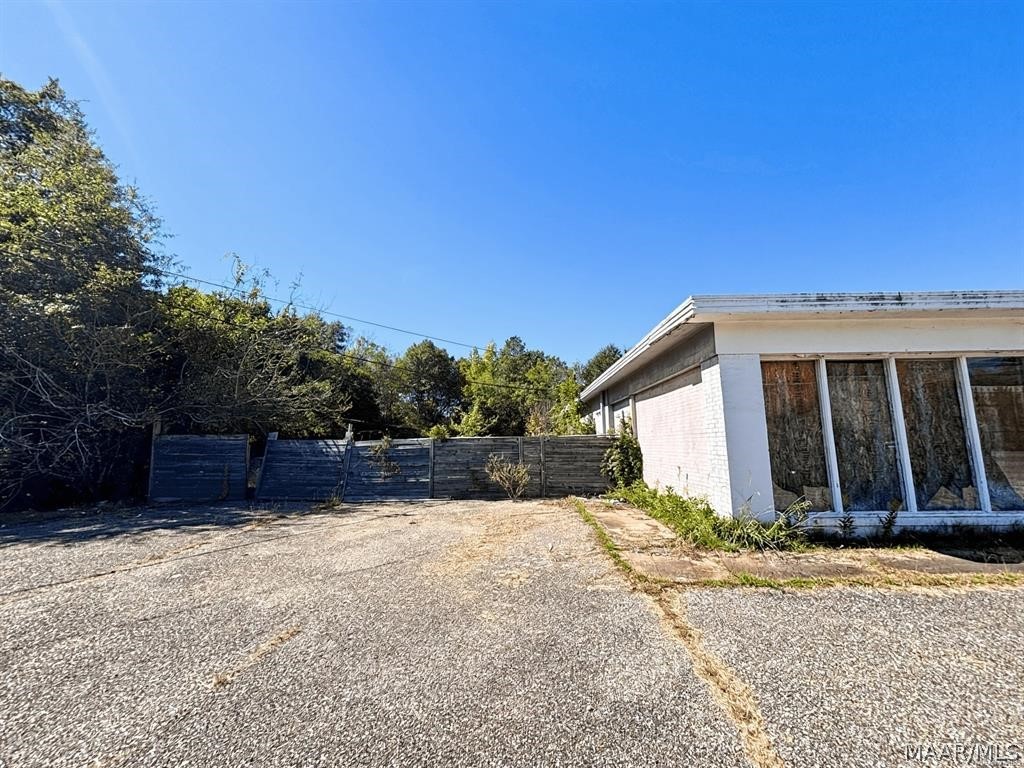 Commercial Sale in Selma 2