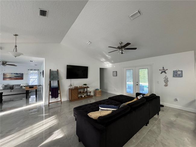 107 Paddock St, House other with 3 bedrooms, 2 bathrooms and null parking in Sebastian FL | Image 13