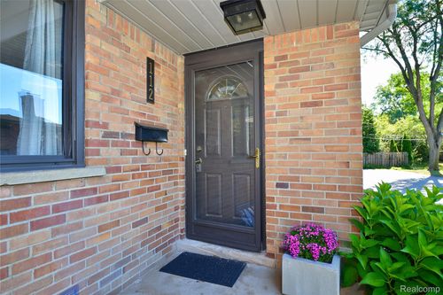 112 Hickory Grove Rd, Bloomfield Hills, MI, 48304-1739 | Card Image