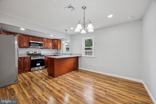 302 W Broad St, HATFIELD, PA, 19440-2910 | Card Image