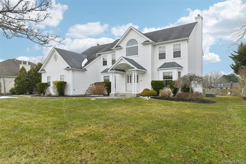 39 Island Trl, Mount Sinai, NY, 11766-3424 | Card Image