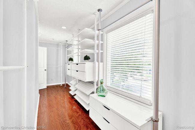 Primary Closet | Image 37