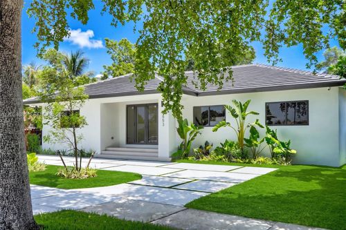 6853 S Waterway Dr, Miami, FL, 33155-3744 | Card Image
