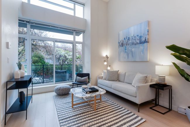 410 E 11 Th Avenue, Townhouse with 2 bedrooms, 2 bathrooms and 1 parking in Vancouver BC | Image 2
