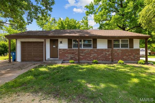 11118 Alan Shepard Dr, Maryland Heights, MO, 63043-1904 | Card Image