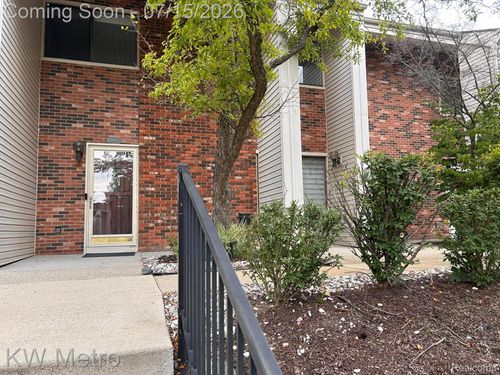 6168 Palomino Ct, West Bloomfield, MI, 48322-1252 | Card Image