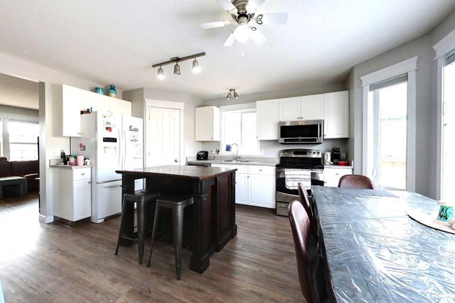 716 8 Avenue Sw, Home with 3 bedrooms, 2 bathrooms and 1 parking in Slave Lake AB | Image 16