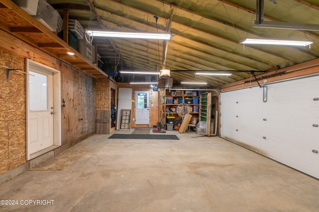 Large Heated Garage | Image 45