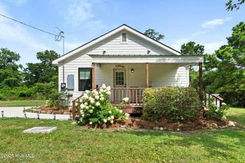 318 Bond Ln, Sneads Ferry, NC, 28460-9455 | Card Image