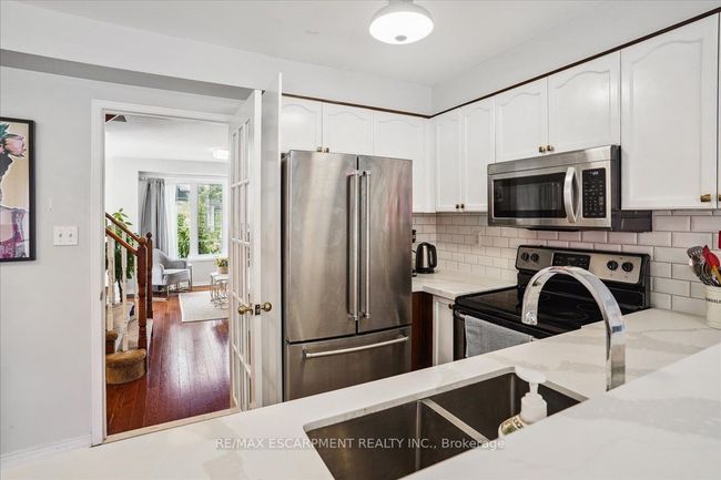 2403 Emerson Dr, House attached with 3 bedrooms, 4 bathrooms and 1 parking in Burlington ON | Image 14