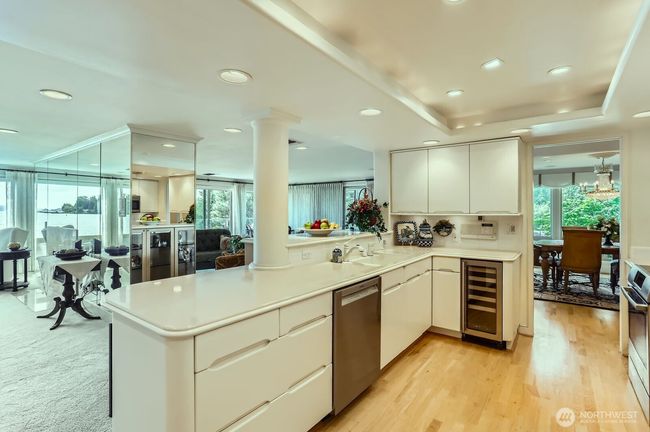 APT-201 - 9727 Ne Juanita Dr, Condo with 3 bedrooms, 3 bathrooms and 2 parking in Kirkland WA | Image 8
