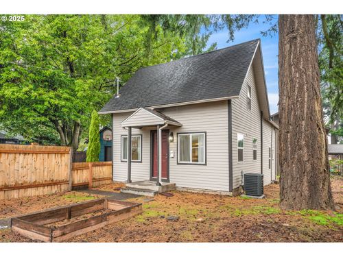 6099 Ne Going St, Portland, OR, 97218-2640 | Card Image