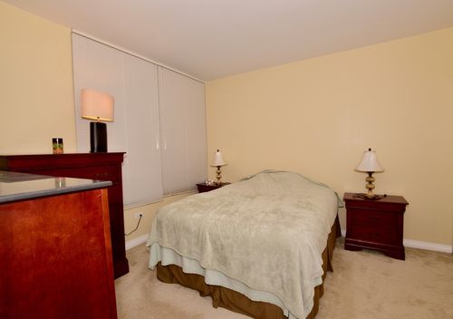 54c-33 Ontario St, Chicago, IL, 60654-7775 | Card Image