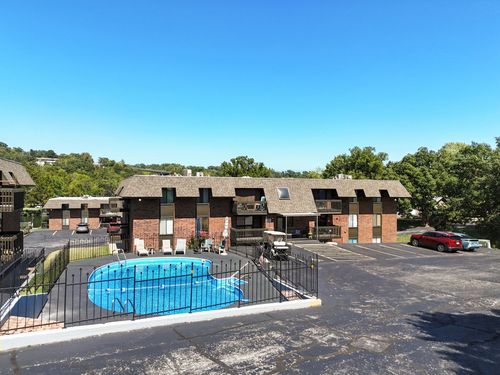 32-130 Wilshire Dr, Hollister, MO, 65672-5335 | Card Image