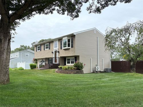 18 Hofstra Dr, Farmingville, NY, 11738-1420 | Card Image