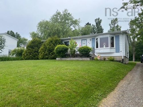 82 High St, Baddeck, NS, B0E1B0 | Card Image