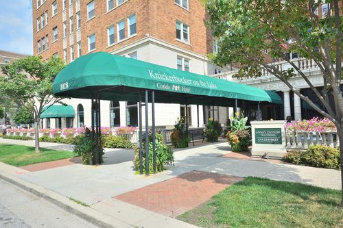 1028 E Juneau Ave, Milwaukee, WI, 53202-2933 | Card Image