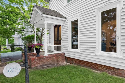 516 Main St, Greenport, NY, 11944-1430 | Card Image