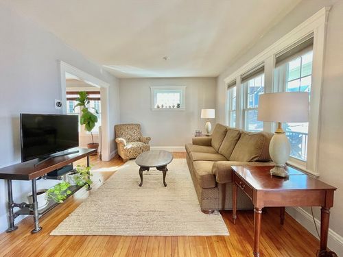 15-15 Woods Ave, Somerville, MA, 02144-1118 | Card Image
