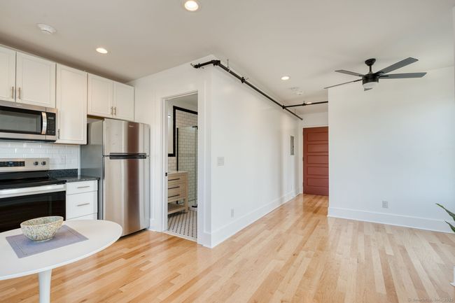 302 - 11 Main St, Home with 1 bedrooms, 1 bathrooms and null parking in Torrington CT | Image 4