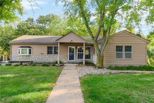 28405 W 95th St, De Soto, KS, 66018-9535 | Card Image