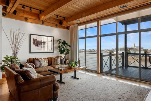 315-601 E Erie Street, Milwaukee, WI, 53202 | Card Image