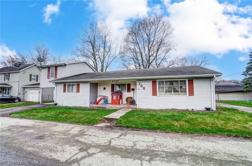 108 Central Ave, West Alexandria, OH, 45381-1204 | Card Image